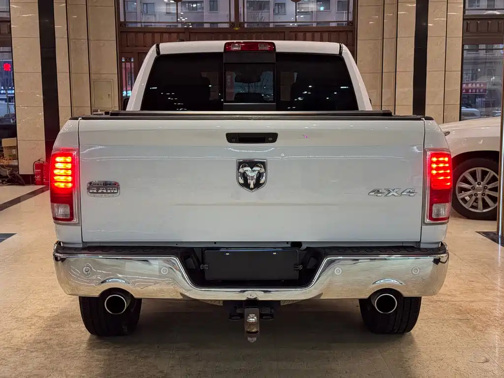 RAM Trucks 5.7 L Auto