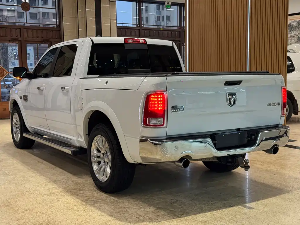 RAM Trucks 5.7 L Auto