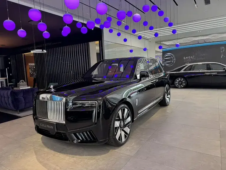Rolls-Royce Cullinan 4-seat