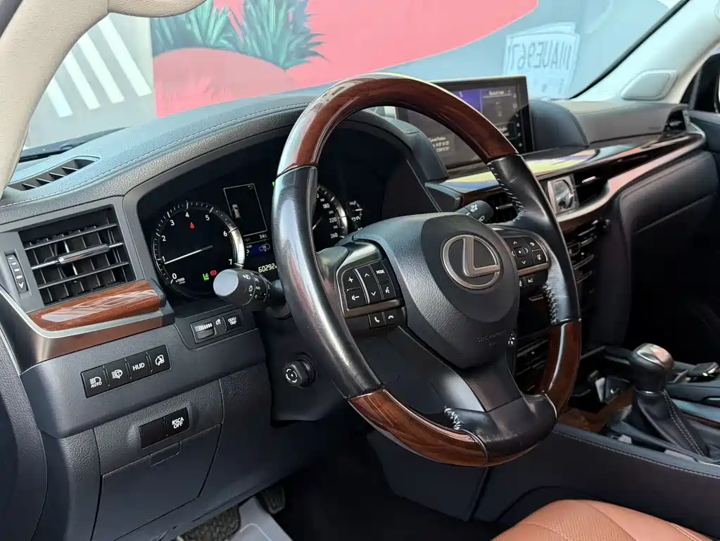Lexus LX 570 Middle East
