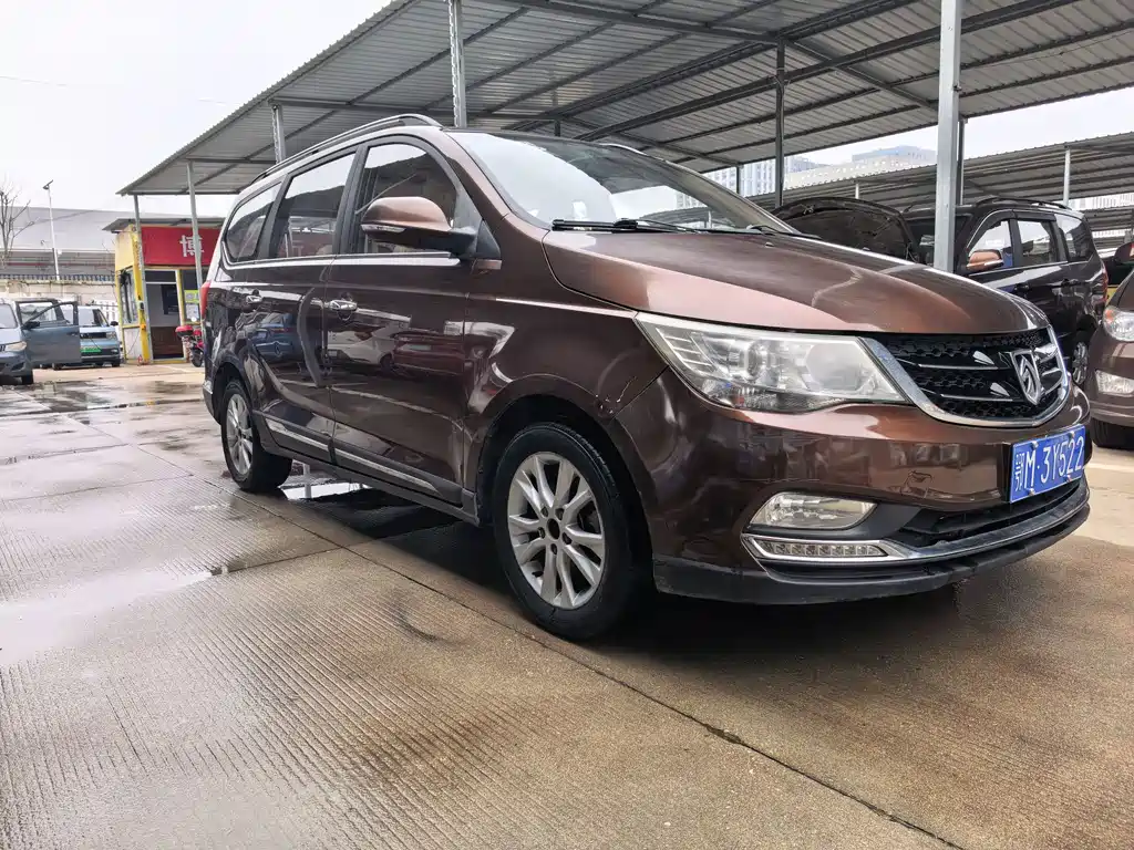 Baojun 730 1.5 L Manual Luxury 7-seat