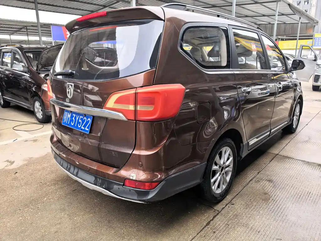 Baojun 730 1.5 L Manual Luxury 7-seat