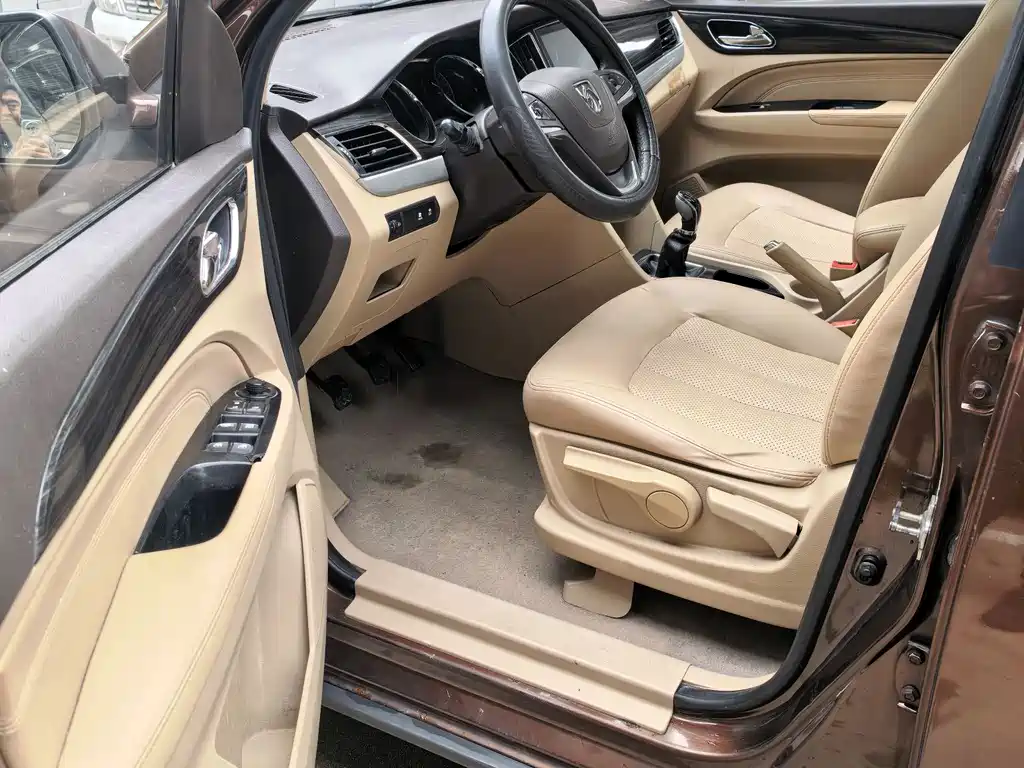 Baojun 730 1.5 L Manual Luxury 7-seat