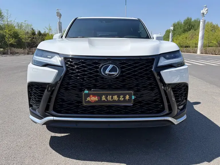 Lexus LX 600