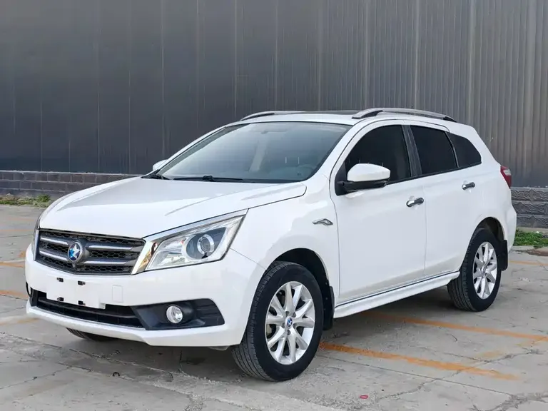 Venucia T70 2.0 L CVT Wise Enjoyment