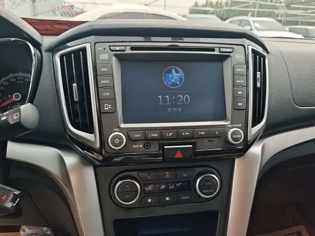 Venucia T70 2.0 L CVT Wise Enjoyment