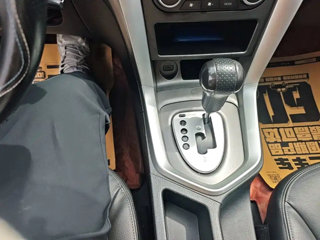Venucia T70 2.0 L CVT Wise Enjoyment