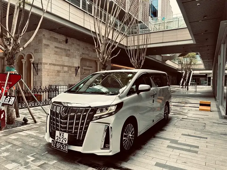 Toyota Alphard 3.5 L Distinguished
