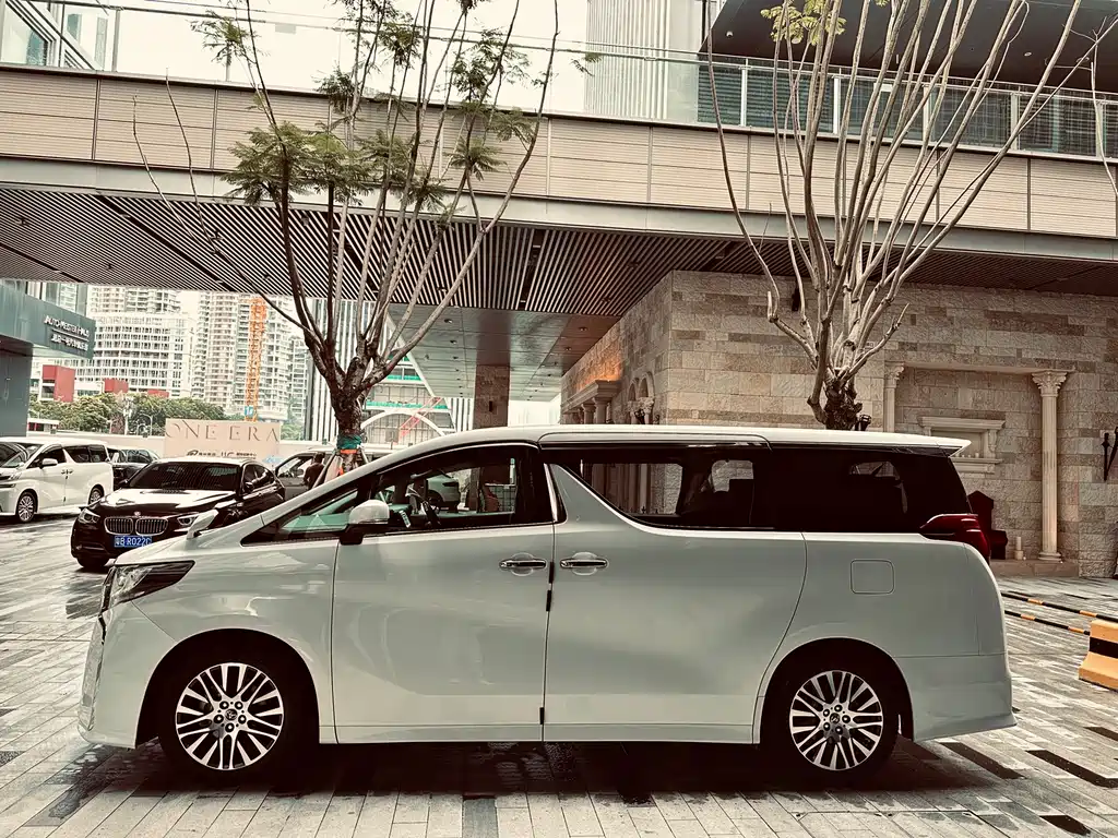 Alphard 3.5 L Distinguished