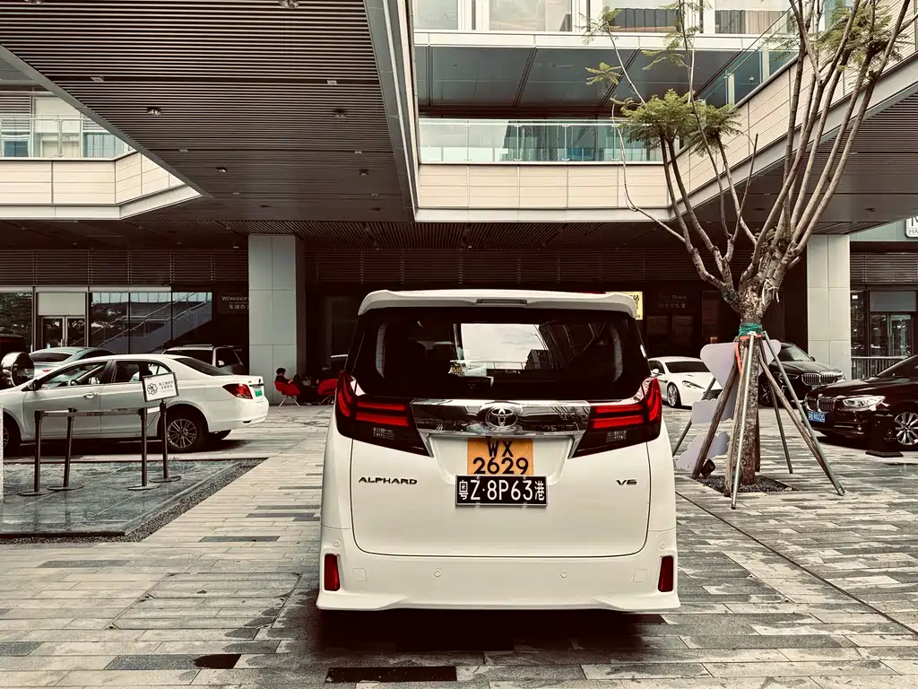 Alphard 3.5 L Distinguished