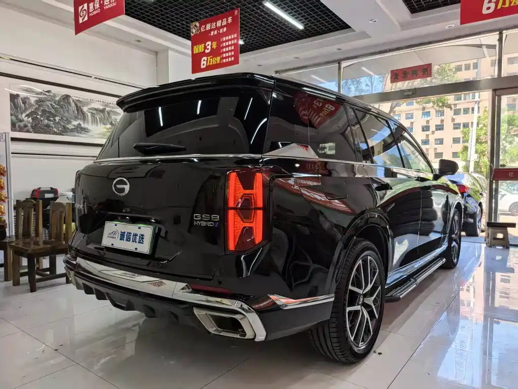 GAC Trumpchi GS8 Dual Engine Series 2.0 TM 2 WD Distinguished (7-seat)
