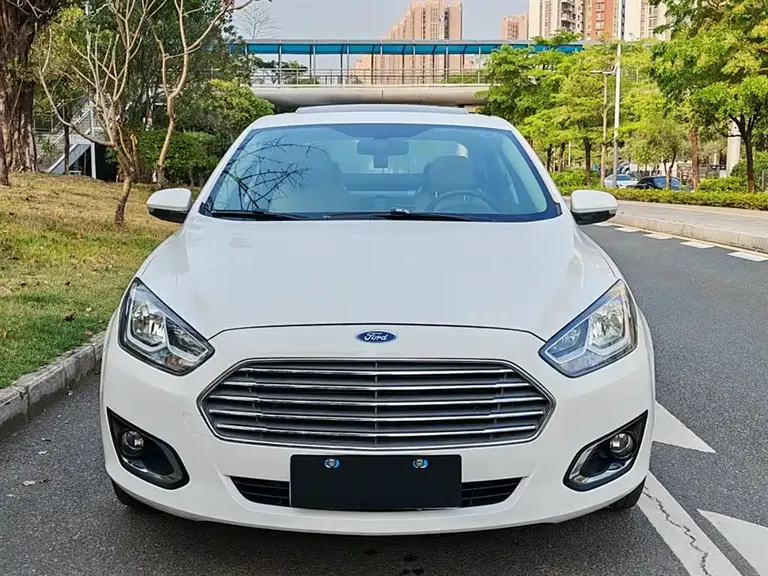 Ford Escort 1.5 L Auto Fashion