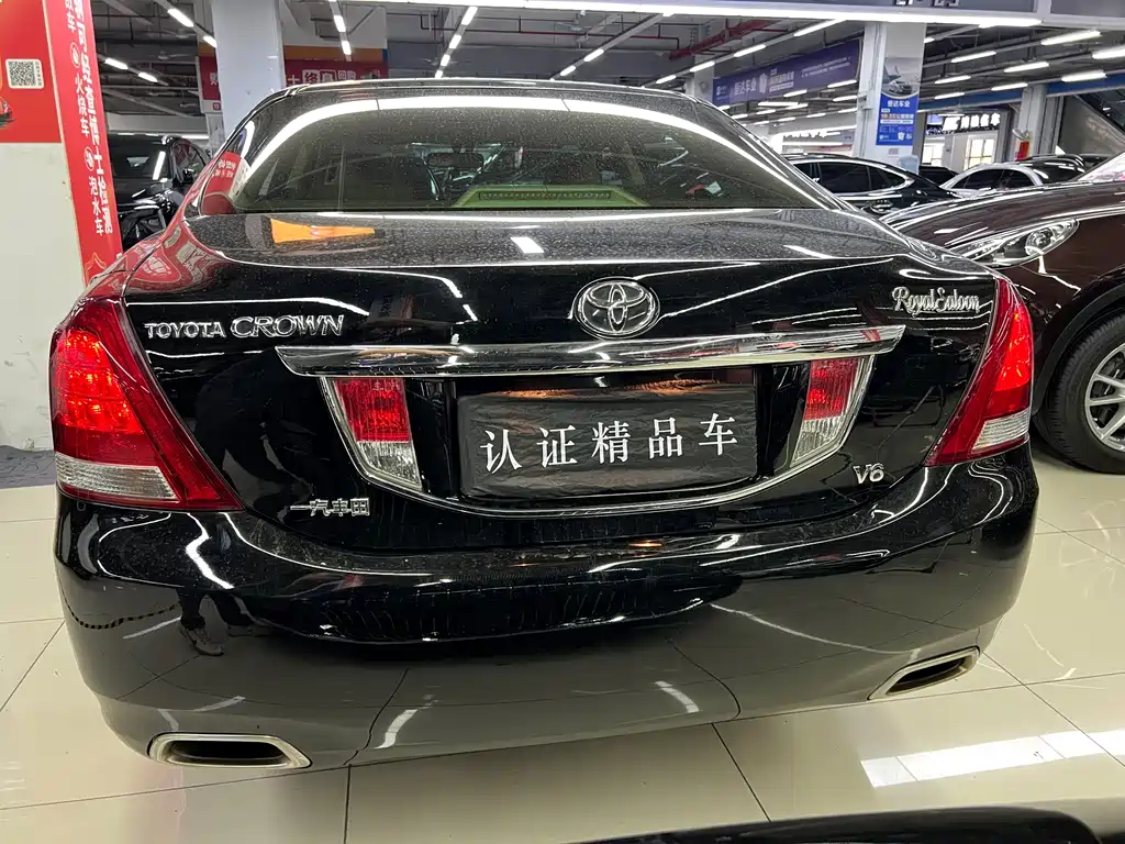 Crown 3.0 L Royal Saloon