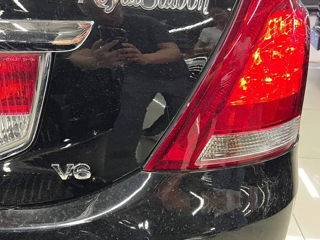Crown 3.0 L Royal Saloon