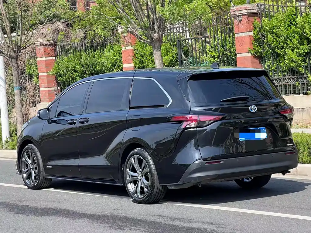 Sienna 2.5 L Hybrid Distinguished