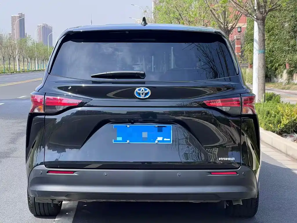 Sienna 2.5 L Hybrid Distinguished