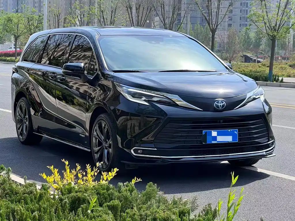 Sienna 2.5 L Hybrid Distinguished