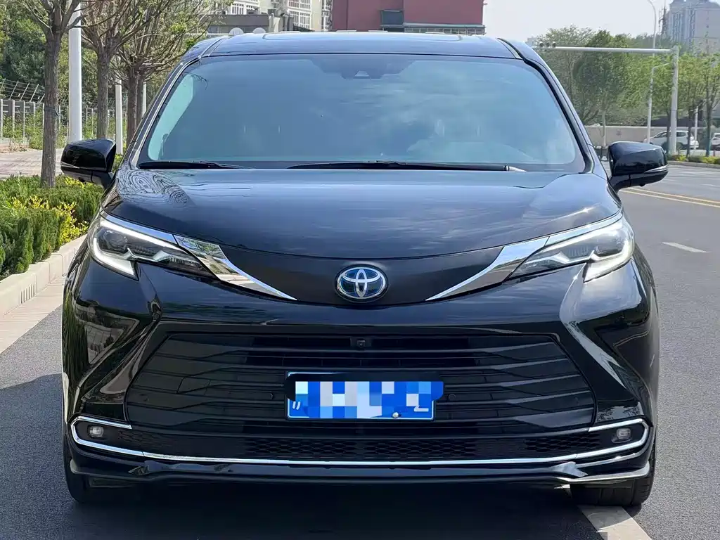 Sienna 2.5 L Hybrid Distinguished