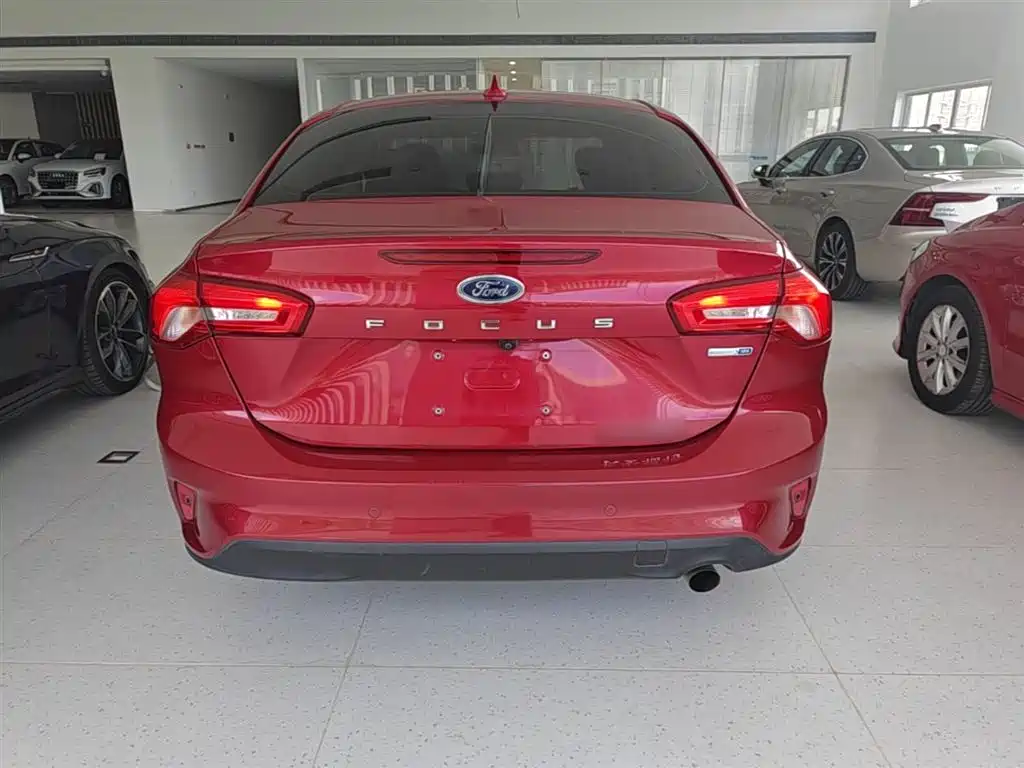 Focus 福克斯 2019款 三厢 EcoBoost 125 自动锋潮型 国VI