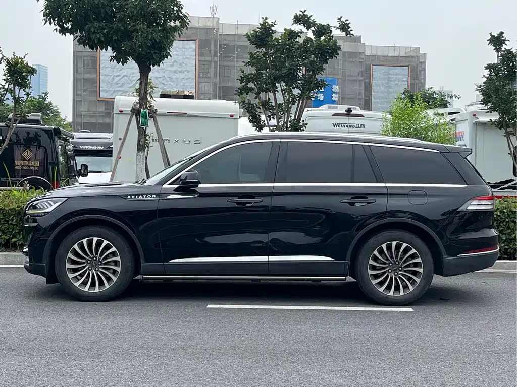 Aviator 3.0 T V6 4 WD Graceful