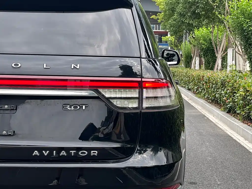 Aviator 3.0 T V6 4 WD Graceful