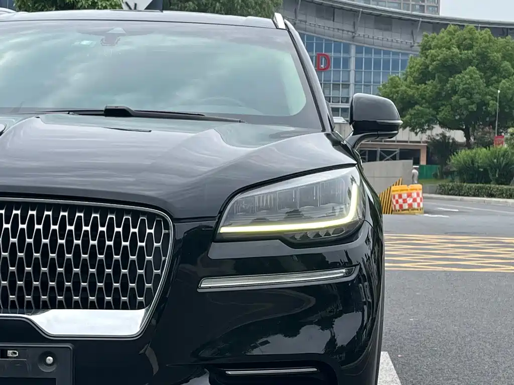Aviator 3.0 T V6 4 WD Graceful