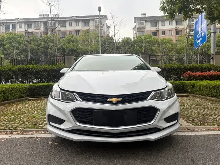 Chevrolet Cruze 320 Auto Pioneer Sunroof