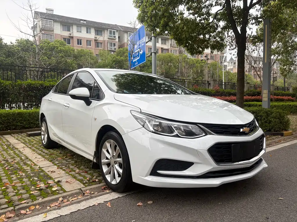 Cruze 320 Auto Pioneer Sunroof