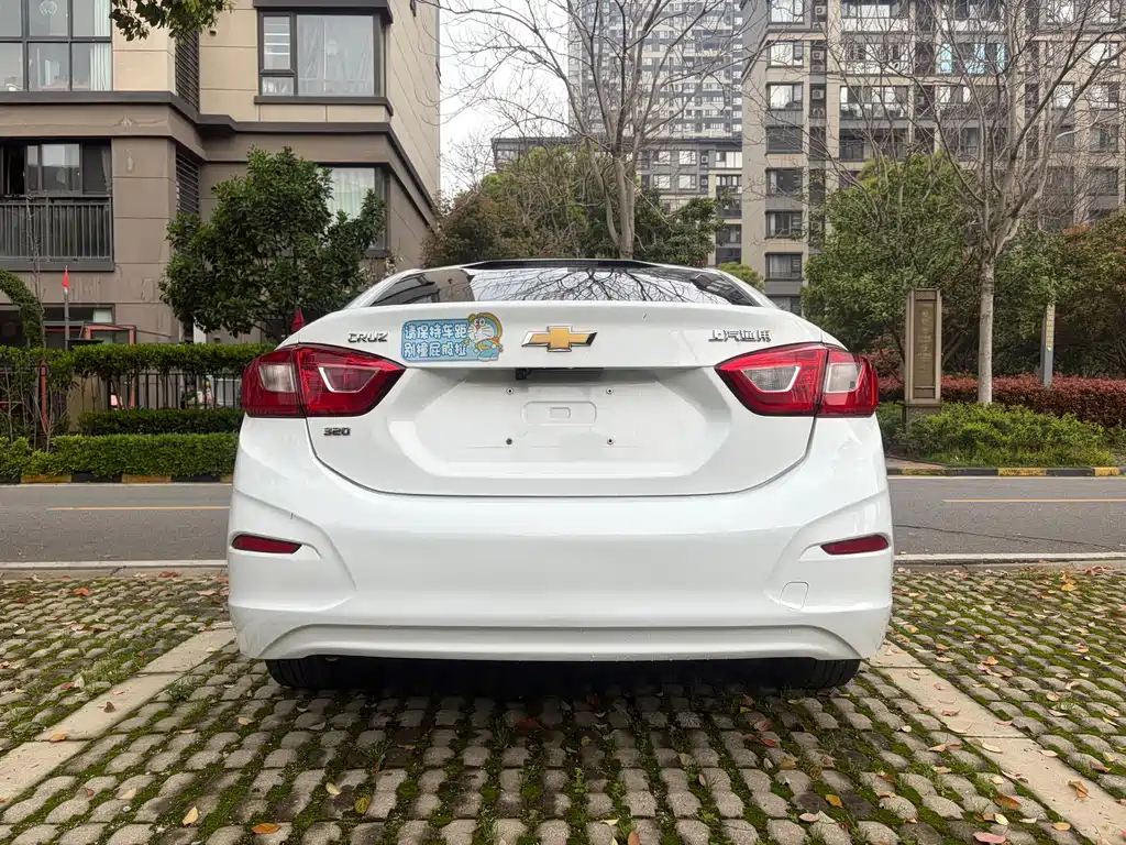 Cruze 320 Auto Pioneer Sunroof