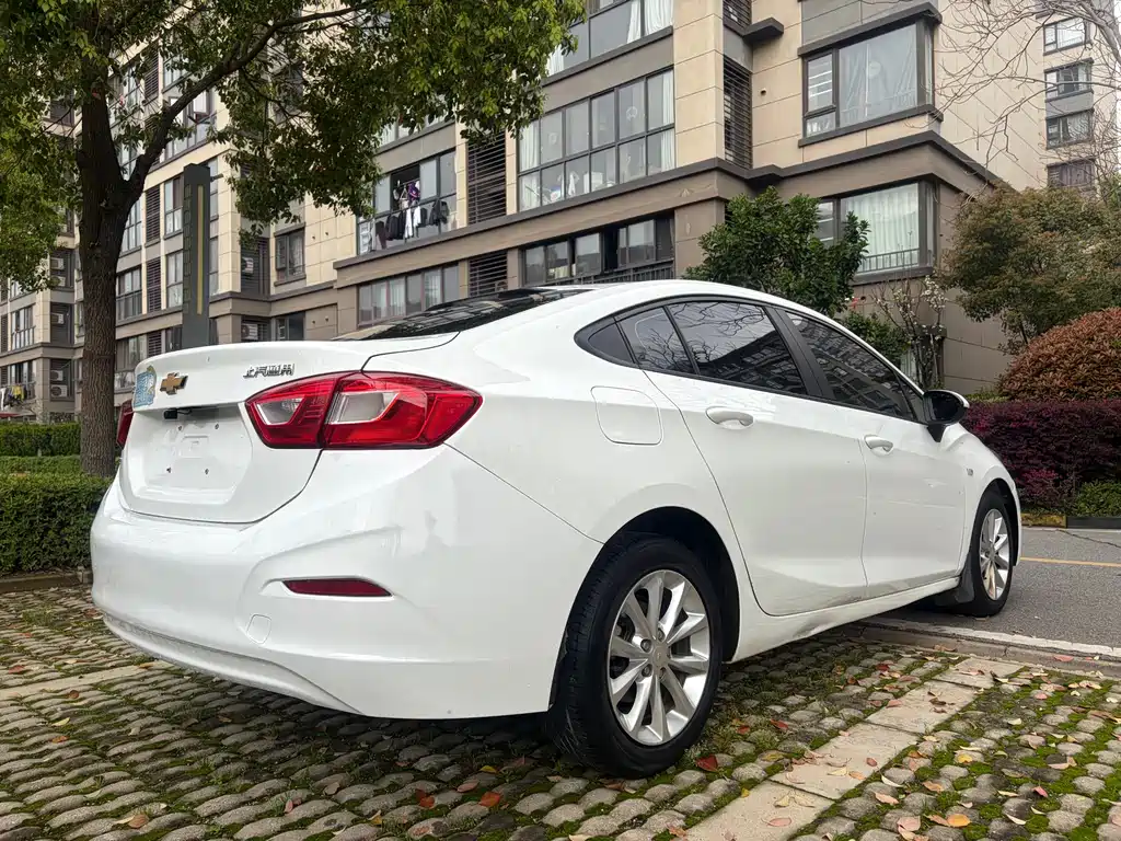Cruze 320 Auto Pioneer Sunroof