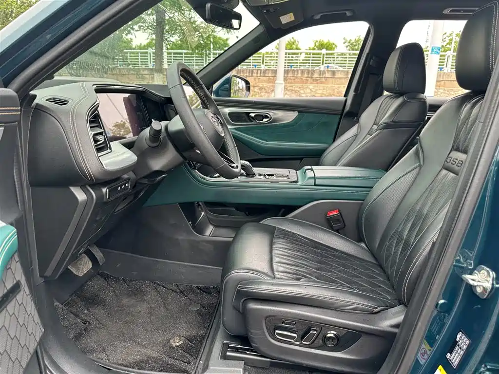GAC Trumpchi GS8 Dual Engine Series 2.0 TM 2 WD Distinguished (7-seat)