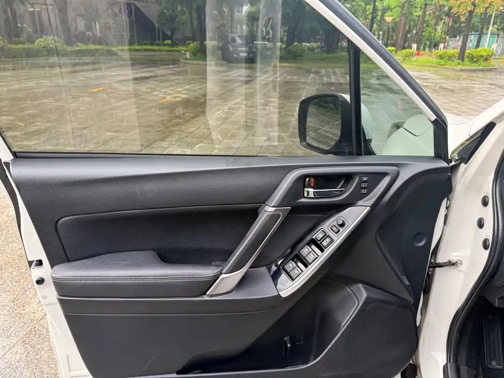 Forester 森林人 2018款 2.5 i 豪华导航版EyeSight