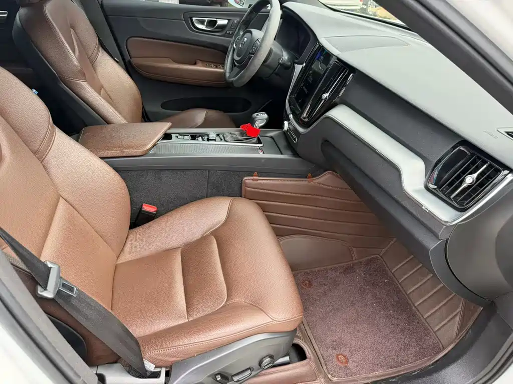 Volvo XC60 T5 4 WD Smart Ease Luxury