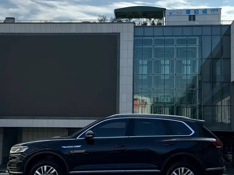 Volkswagen Touareg 2.0 TSI Sharp Wing CN-VI