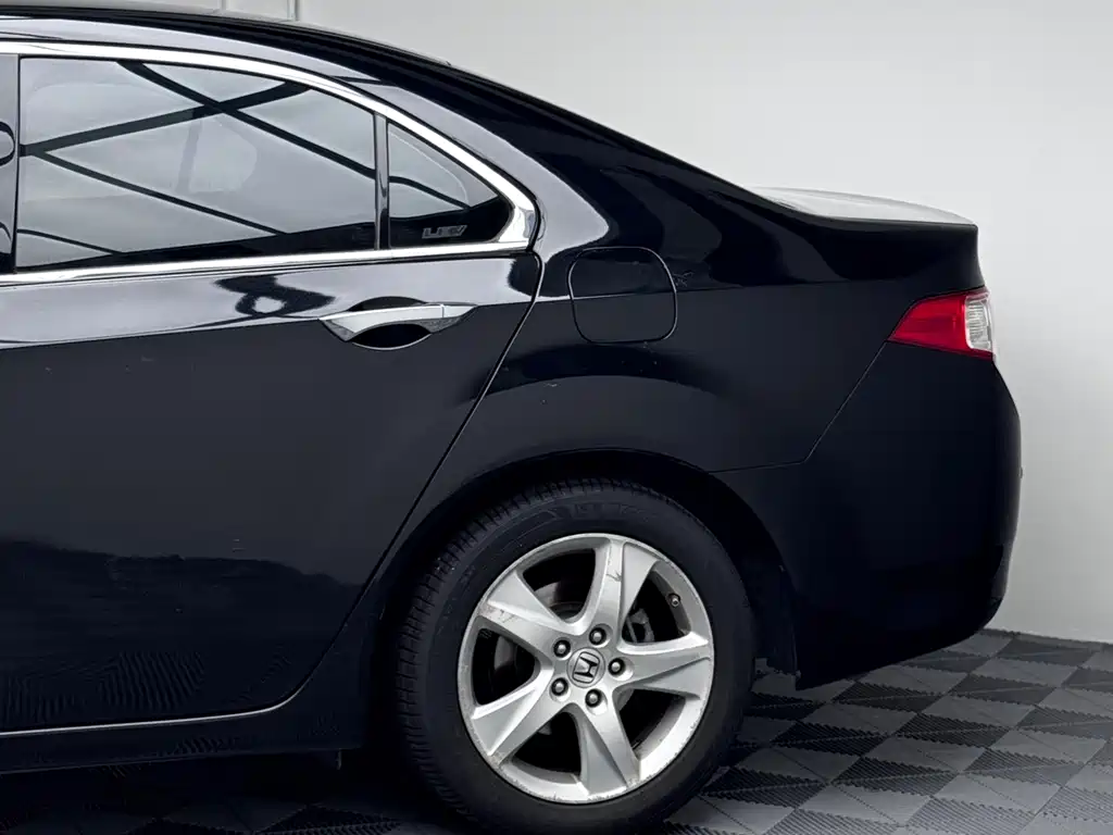 Spirior 2.4 L Distinguished Navigation