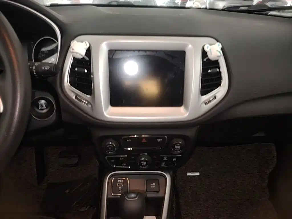 Compass 220 T Auto Leading
