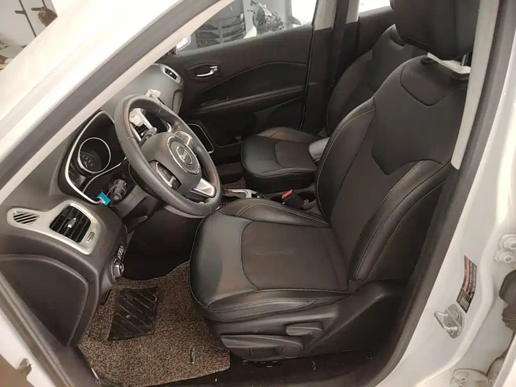 Compass 220 T Auto Leading