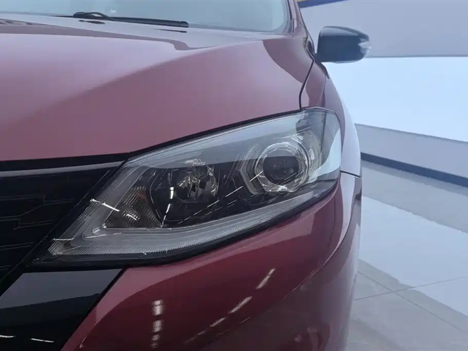 Tiida 1.6 L CVT Smart Travel
