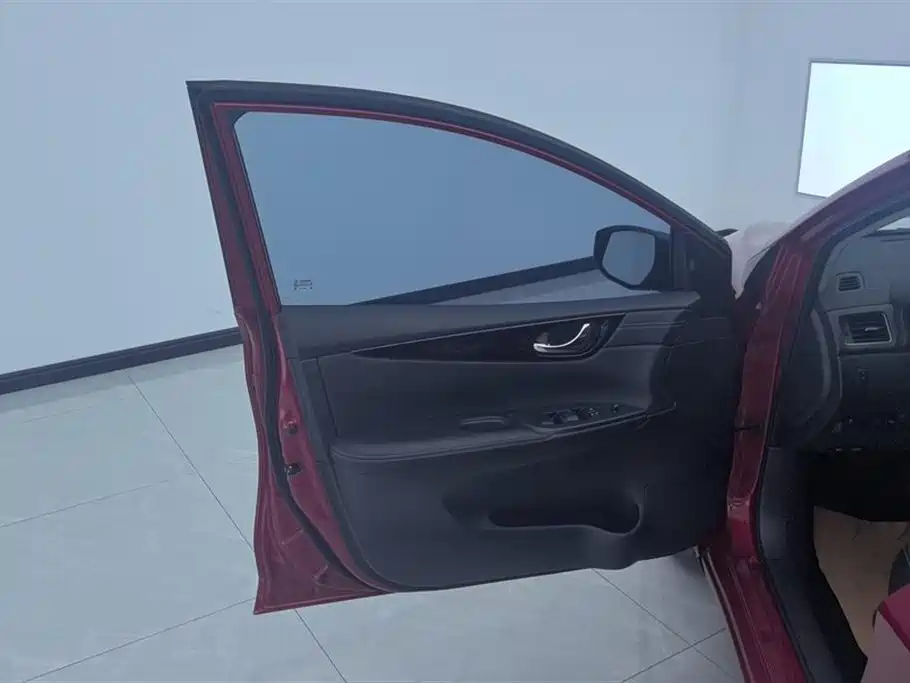Tiida 1.6 L CVT Smart Travel
