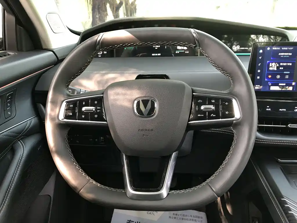 Changan UNI-K 2.0 T 2 WD Joy Leading