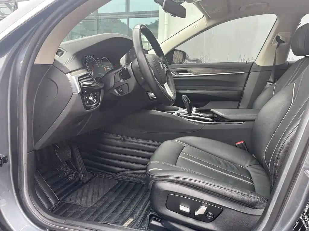 BMW 6 Series GT 630 i Luxury Design Package