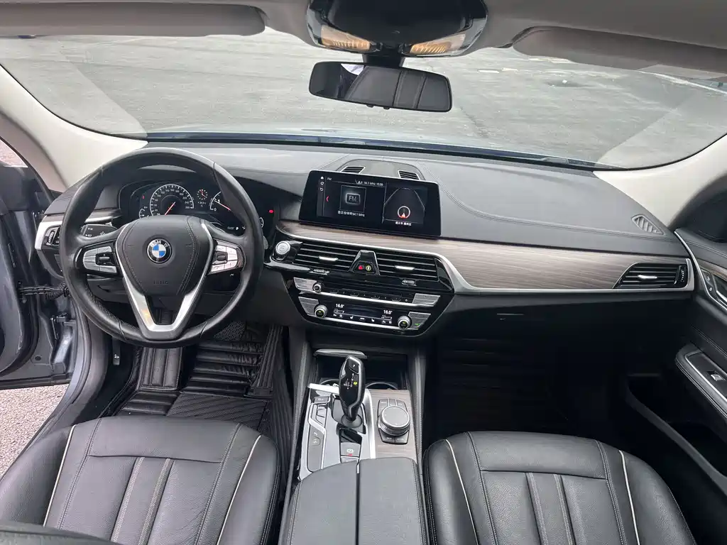 BMW 6 Series GT 630 i Luxury Design Package