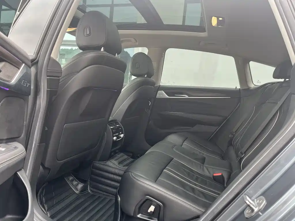 BMW 6 Series GT 630 i Luxury Design Package