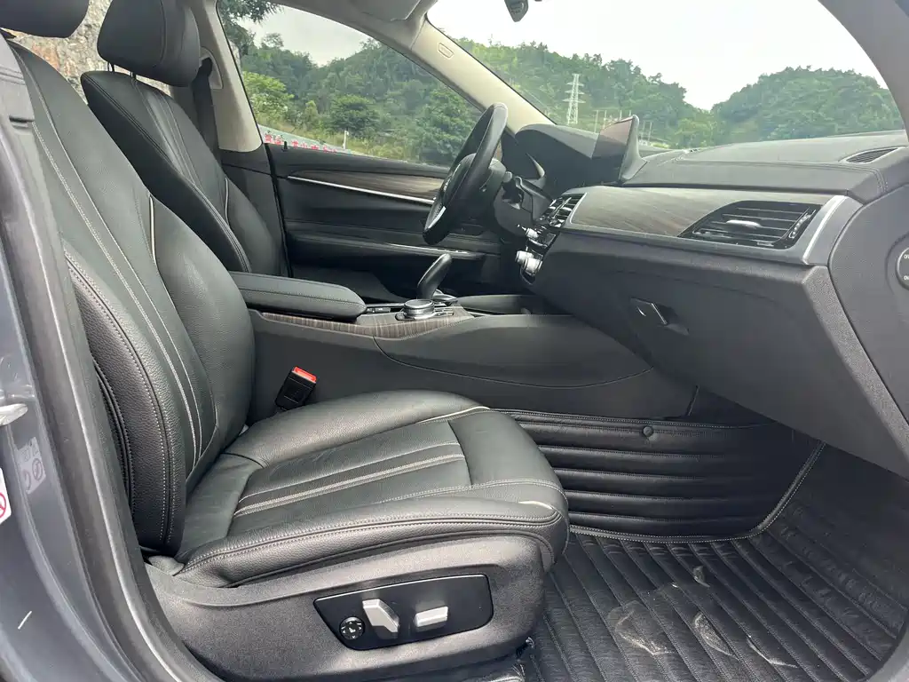 BMW 6 Series GT 630 i Luxury Design Package