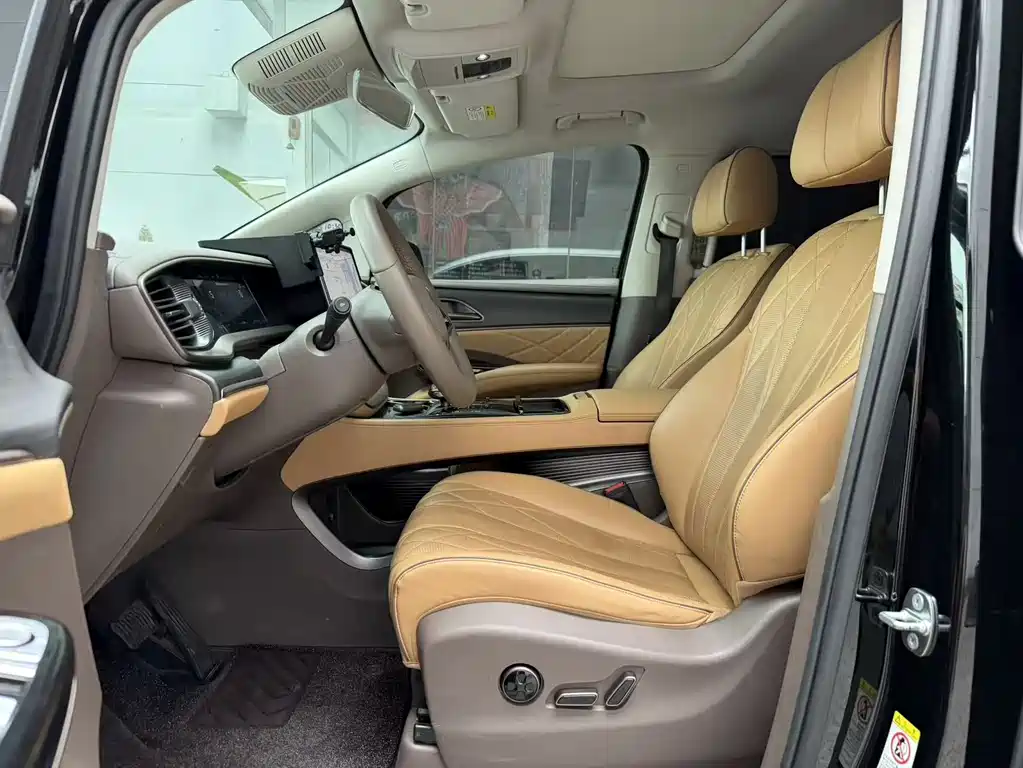 Denza D9 DM-i 970 4 WD Honored