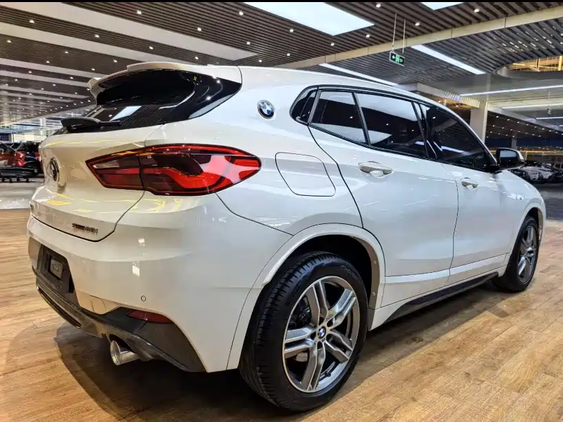 BMW X2 sDrive25 i Leading M Sport Package