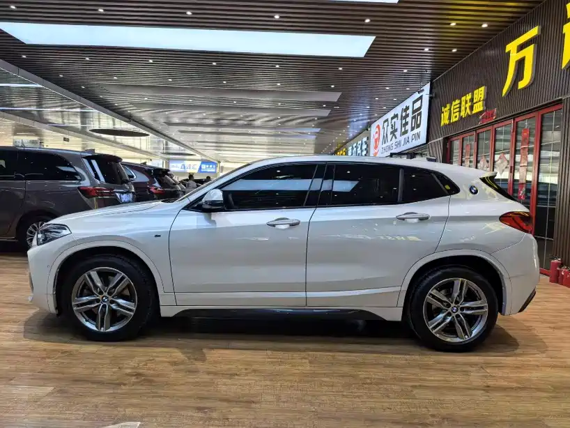 BMW X2 sDrive25 i Leading M Sport Package