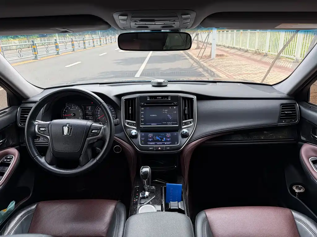 Crown 2.0 T Sport