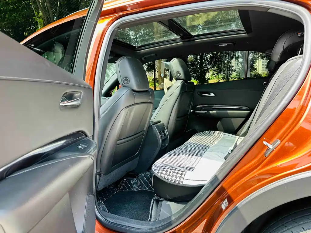 Cadillac XT4 28 T 2 WD Tech