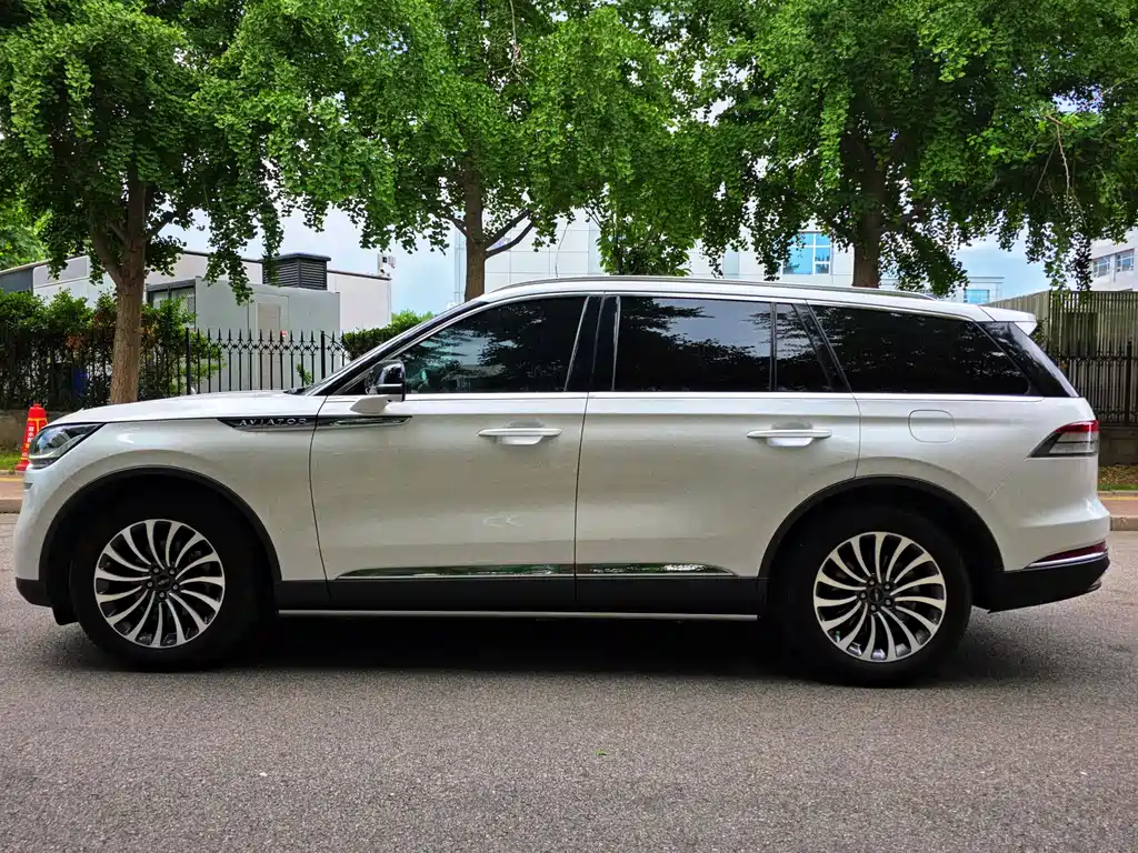 Aviator 飞行家 2023款 3.0 T V6 四驱尊雅巡航版 七座